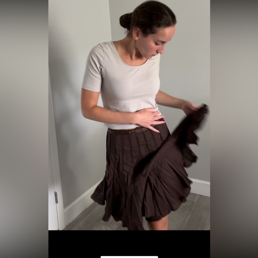 Pleated brown skirt